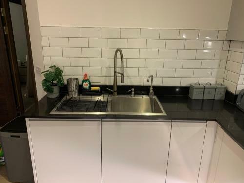 Entire Beautiful 2 Bedroom Apartment