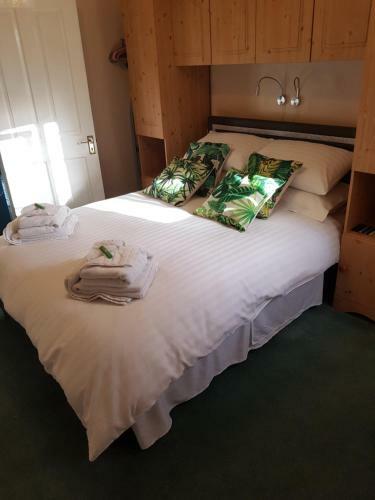 Bed & Breakfast Igguldene Retreat With Exclusive Jacuzzi