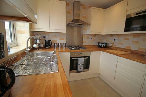 Apartamento Sillars Getaways - Modern Four Bedroom Town House
