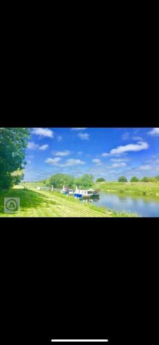 26 Riverview 8 Berth Caravan With Free Fishing