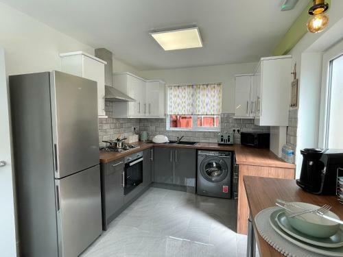 Spacious House, Ideal For Contractors, Leisure Or Corporate Stays