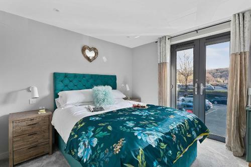 2 De Courcey House - Architect Designed Luxury Apartment With Parking, Central Dartmouth