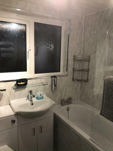 East Kilbride, Glasgow, Modern 1 Bed Apartment, Canongate, Clamenti