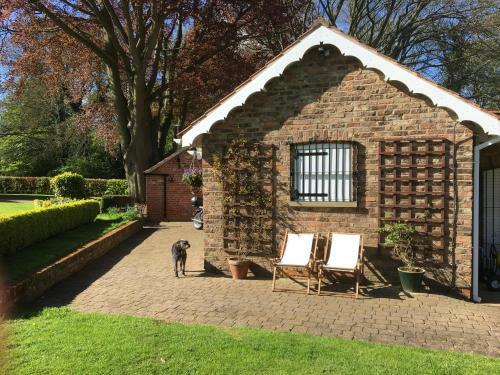 Crossways Self-catering Cottage - Self Contained