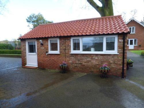Crossways Self-catering Cottage - Self Contained