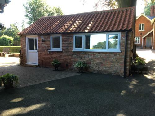 Crossways Self-catering Cottage - Self Contained