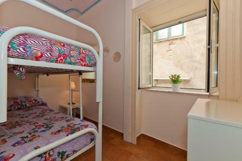 Porto Salvo Apartments