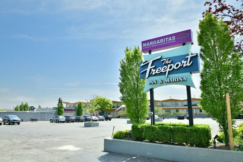 Hotel The Freeport Inn And Marina