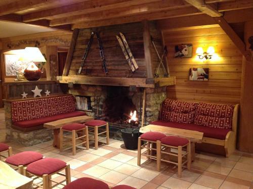Hotel Le Caprice Des Neiges H�tels-chalets De Tradition