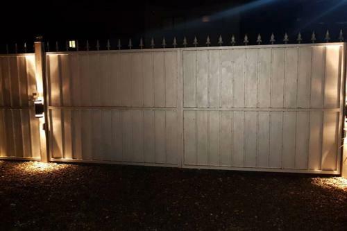 Modern Private Gated Luxury Home Getaway