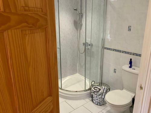 Posada Bird In Bush Elsdon