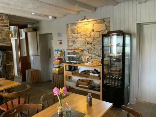 Posada Bird In Bush Elsdon