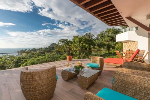Luxurious 5 Bed 45 Ba Home With Amazing Ocean Views And Private Beach Access