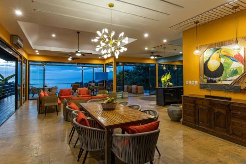 Luxurious 5 Bed 45 Ba Home With Amazing Ocean Views And Private Beach Access