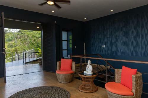 Luxurious 5 Bed 45 Ba Home With Amazing Ocean Views And Private Beach Access