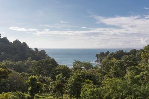Luxurious 5 Bed 45 Ba Home With Amazing Ocean Views And Private Beach Access