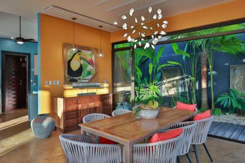 Luxurious 5 Bed 45 Ba Home With Amazing Ocean Views And Private Beach Access