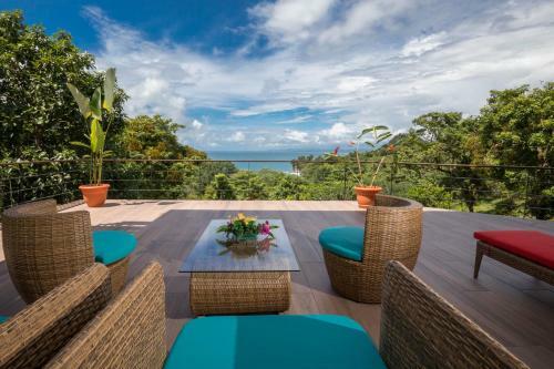 Luxurious 5 Bed 45 Ba Home With Amazing Ocean Views And Private Beach Access