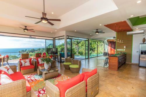 Luxurious 5 Bed 45 Ba Home With Amazing Ocean Views And Private Beach Access