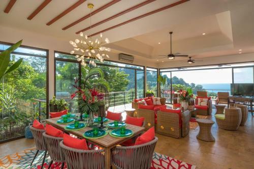 Luxurious 5 Bed 45 Ba Home With Amazing Ocean Views And Private Beach Access