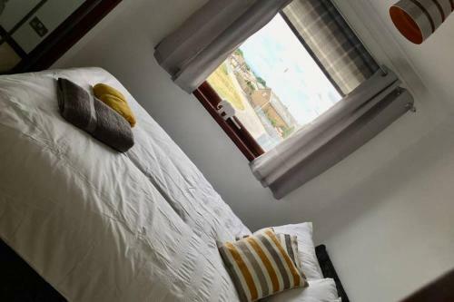 2 Bed**central Apartment-elgin** Free Parking/wifi