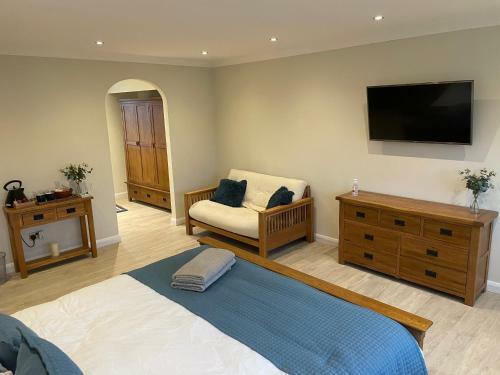 Exeuctive Detached Home With Plenlty Of Room