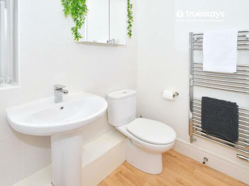 Kiln Side By Truestays - 3 Bedroom House