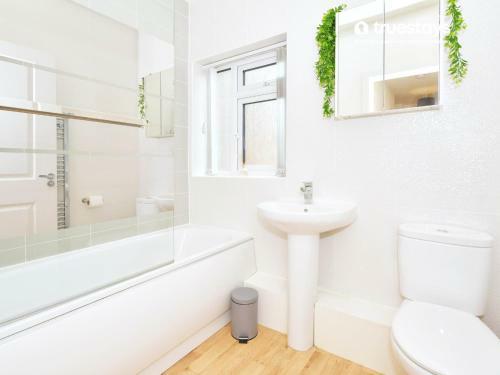 Kiln Side By Truestays - 3 Bedroom House