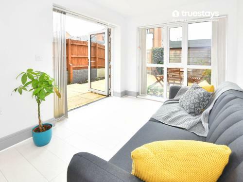 Kiln Side By Truestays - 3 Bedroom House