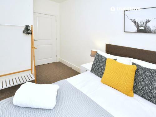 Kiln Side By Truestays - 3 Bedroom House