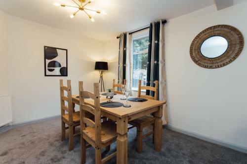 Villa Newly Finished House In Coventry