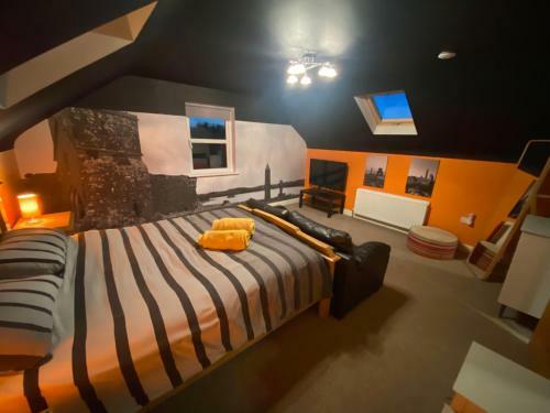 Group Accommodation Sleeps 12 Hot Tub Cinema Pets