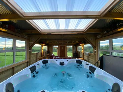 Group Accommodation Sleeps 12 Hot Tub Cinema Pets