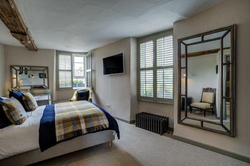 Chic Georgian Town House In Cotswold Town Centre