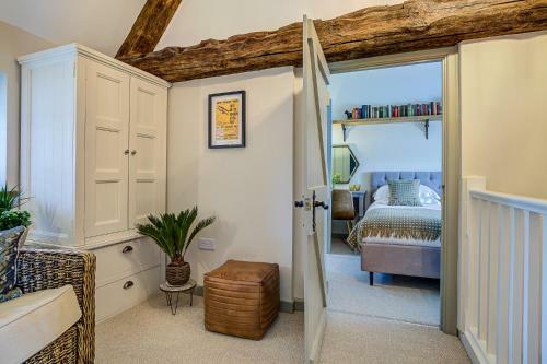 Luxury Old Sorting Office In Cotswold Town Centre