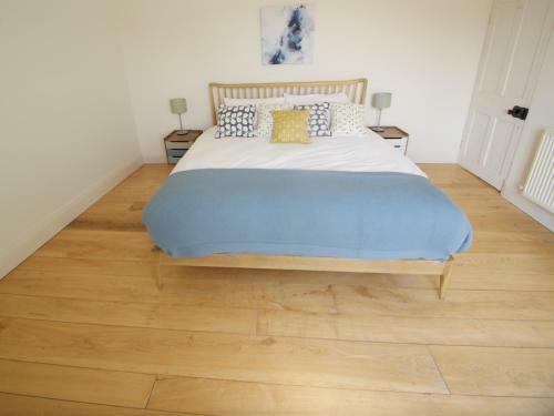 Pass The Keys Stunning, Spacious Farmhouse With Free Parking