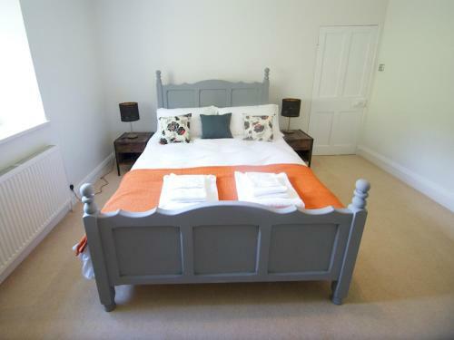 Pass The Keys Stunning, Spacious Farmhouse With Free Parking