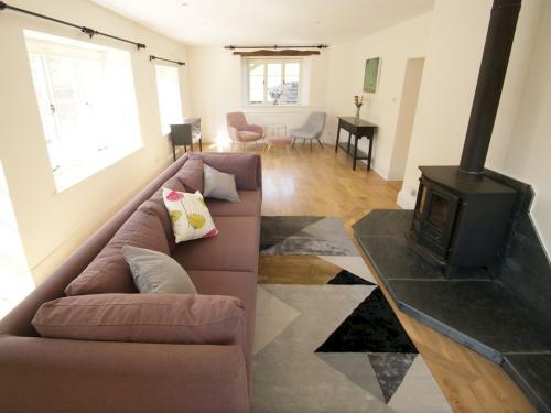 Pass The Keys Stunning, Spacious Farmhouse With Free Parking