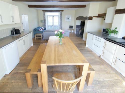 Pass The Keys Stunning, Spacious Farmhouse With Free Parking