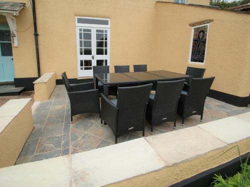 Pass The Keys Stunning, Spacious Farmhouse With Free Parking