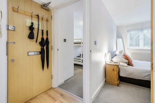 Stylish 2 Bedroom Apartment, Central Exeter, Parking On Site