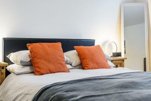 Stylish 2 Bedroom Apartment, Central Exeter, Parking On Site