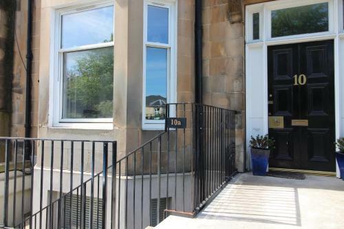 Central Two Bedroom Victorian Apartment With Free Parking