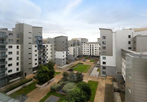 Stylish Garden View Apartment
