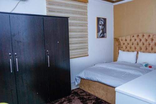 Luxurious 2 Bedroom Apartment In Lekki Phase 1