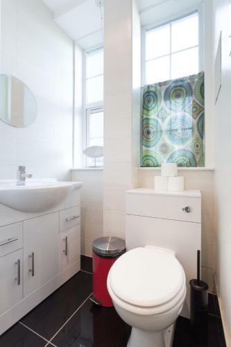 Colonial Victorian Apartment, Fab Central Location