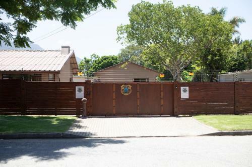 Hostal Antiqua Guest House