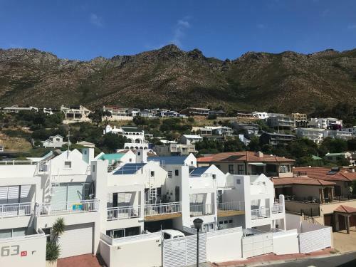 Apartment 18 Gordons Bay Beachfront