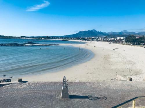 Apartment 18 Gordons Bay Beachfront