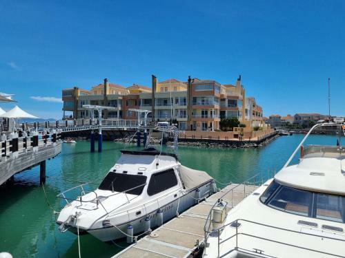 Apartment 18 Gordons Bay Beachfront